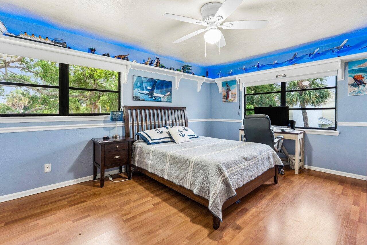 2101 N Palm Circle, North Palm Beach, FL 33408 Main Guest Room