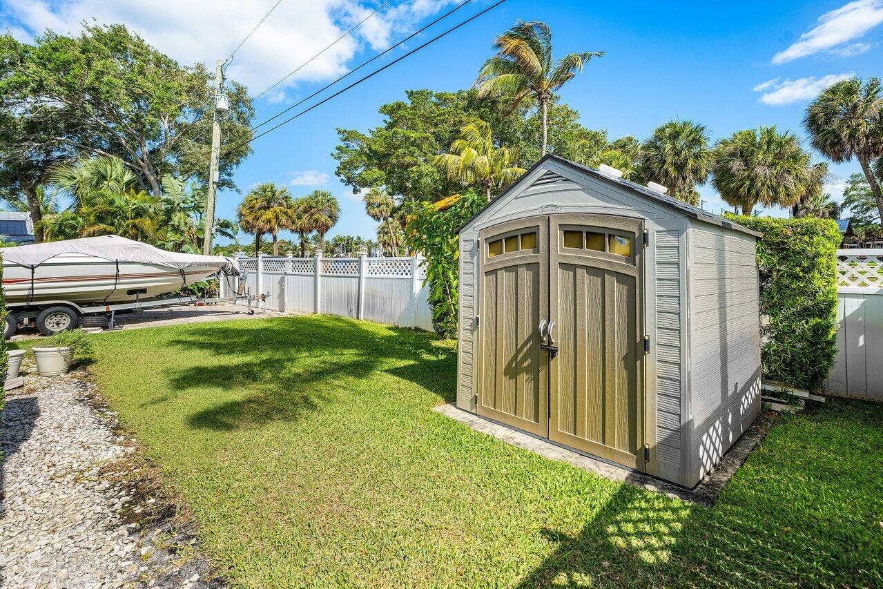 2101 N Palm Circle, North Palm Beach, FL 33408 Main Shed