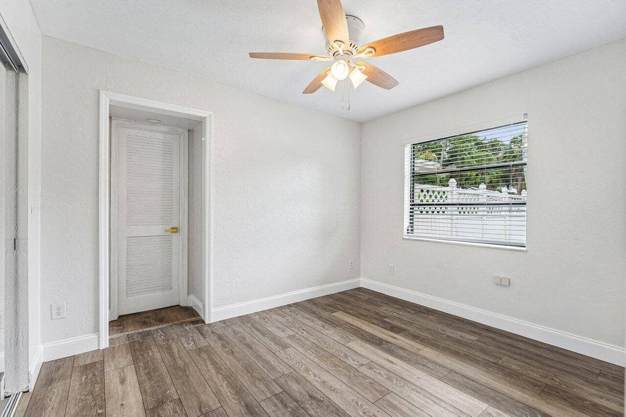2101 N Palm Circle, North Palm Beach, FL 33408 Secondary Guest Room