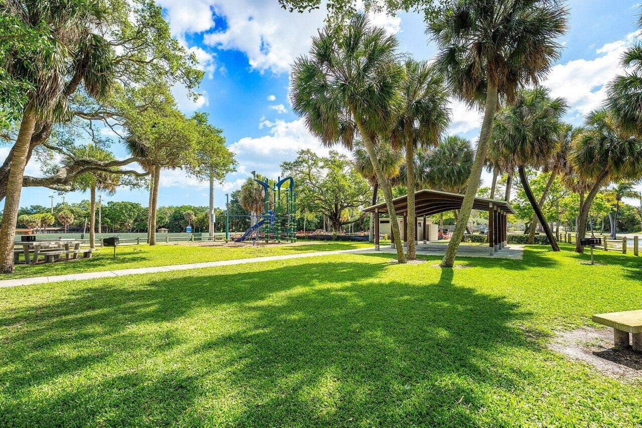 2101 N Palm Circle, North Palm Beach, FL 33408 Juno Park