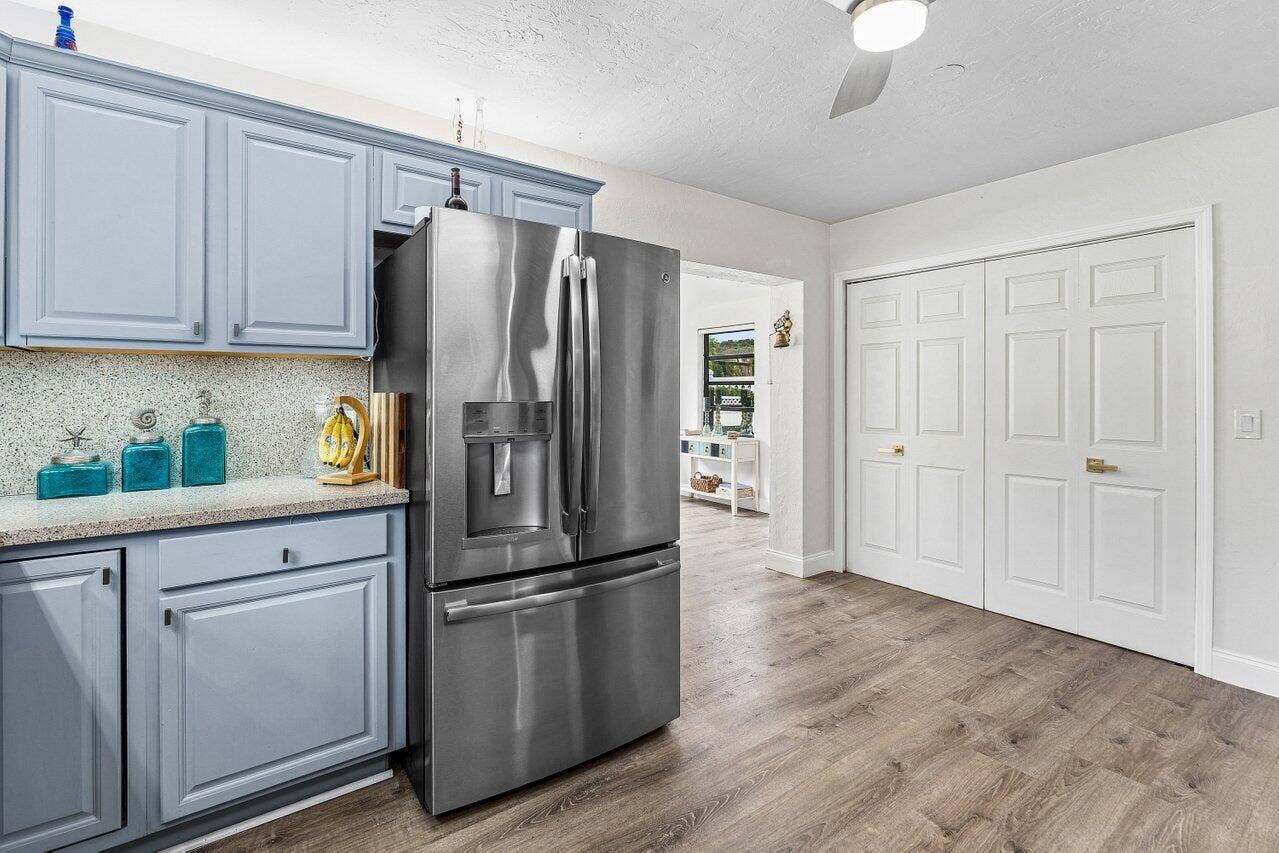 2101 N Palm Circle, North Palm Beach, FL 33408 Main Kitchen