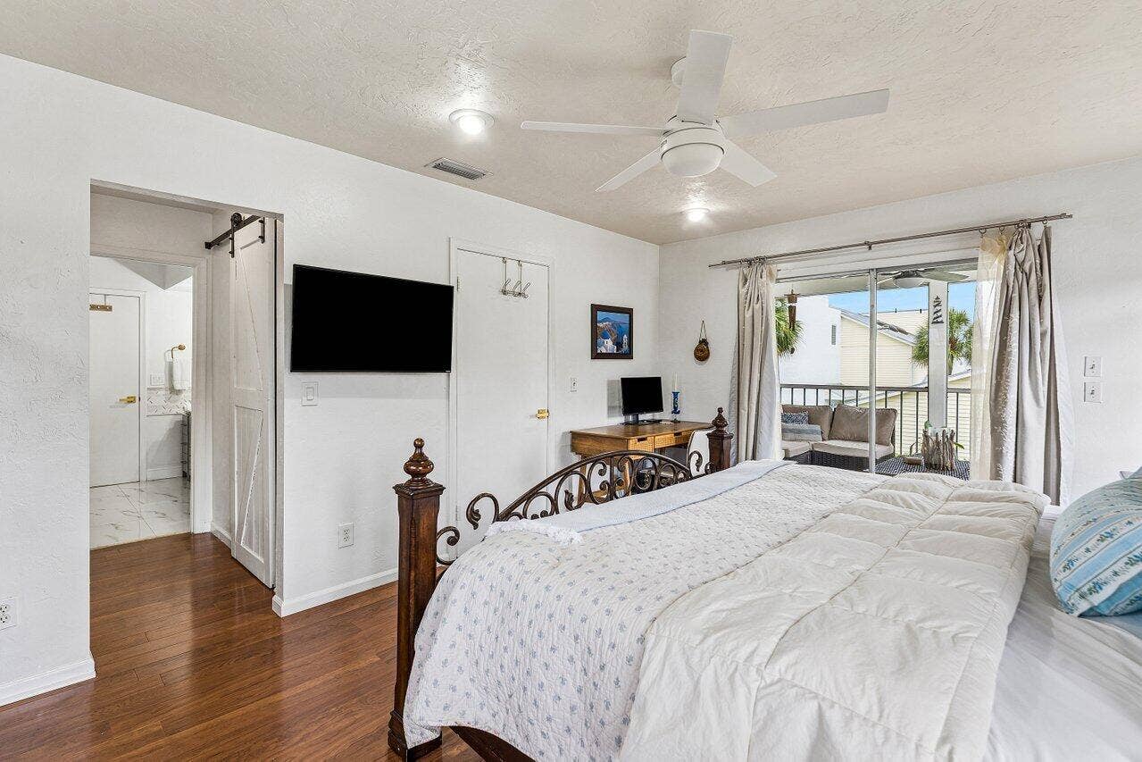 2101 N Palm Circle, North Palm Beach, FL 33408 Main Primary Bedroom