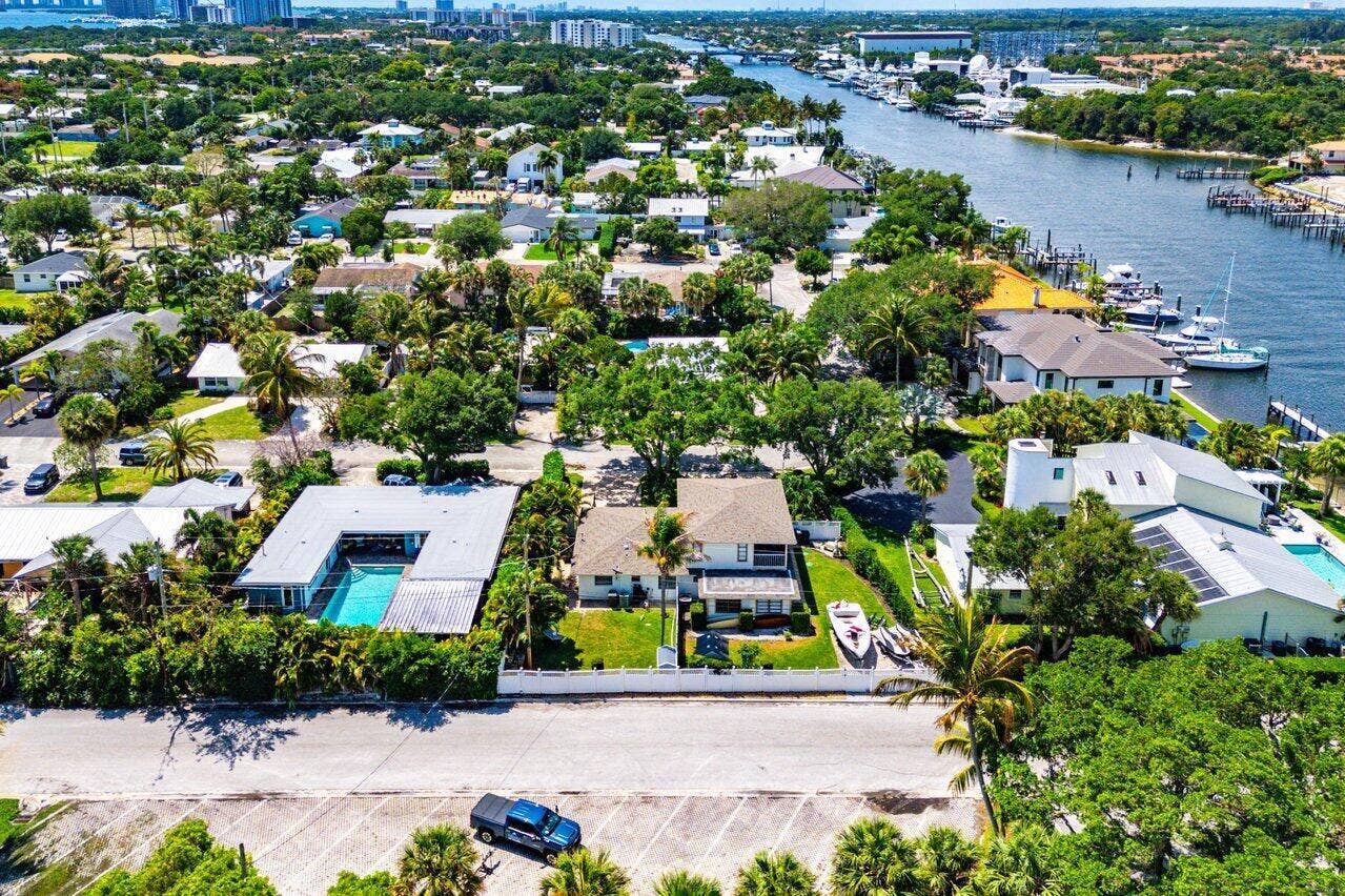 2101 N Palm Circle, North Palm Beach, FL 33408 Aerial