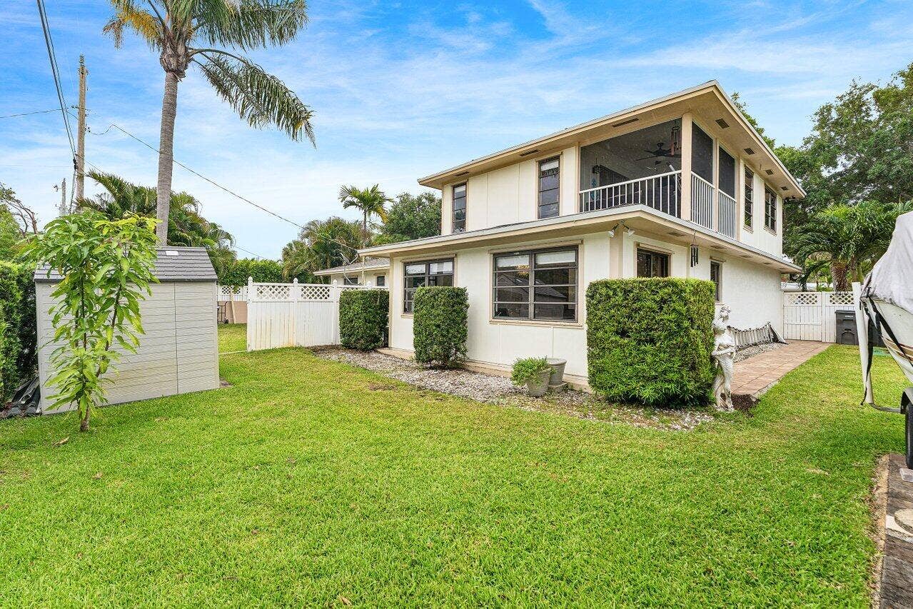 2101 N Palm Circle, North Palm Beach, FL 33408 Back of House