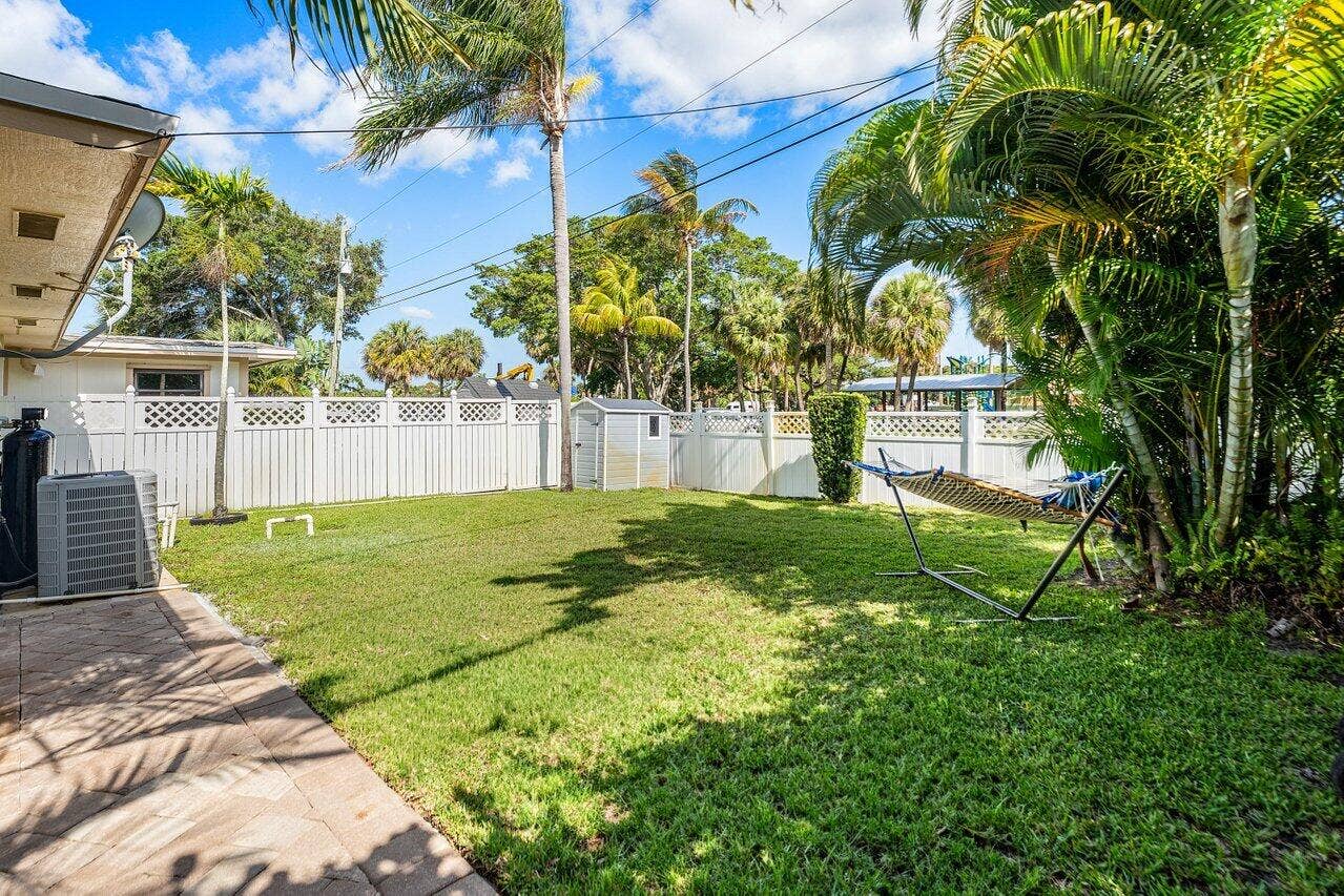 2101 N Palm Circle, North Palm Beach, FL 33408 Secondary Backyard