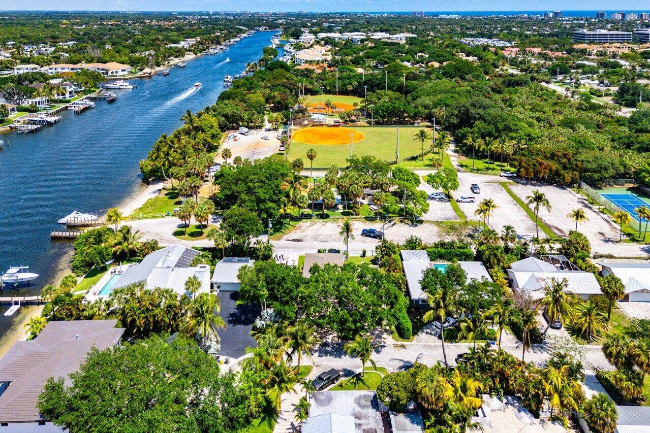 2101 N Palm Circle, North Palm Beach, FL 33408 Aerial