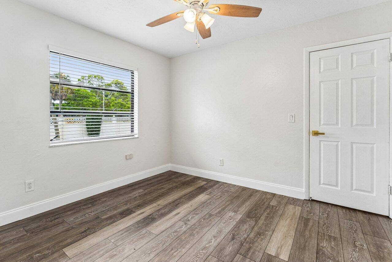 2101 N Palm Circle, North Palm Beach, FL 33408 Secondary Guest Room
