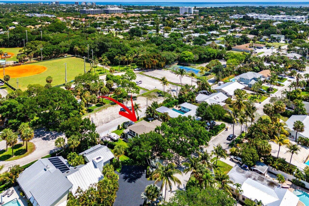 2101 N Palm Circle, North Palm Beach, FL 33408 Aerial