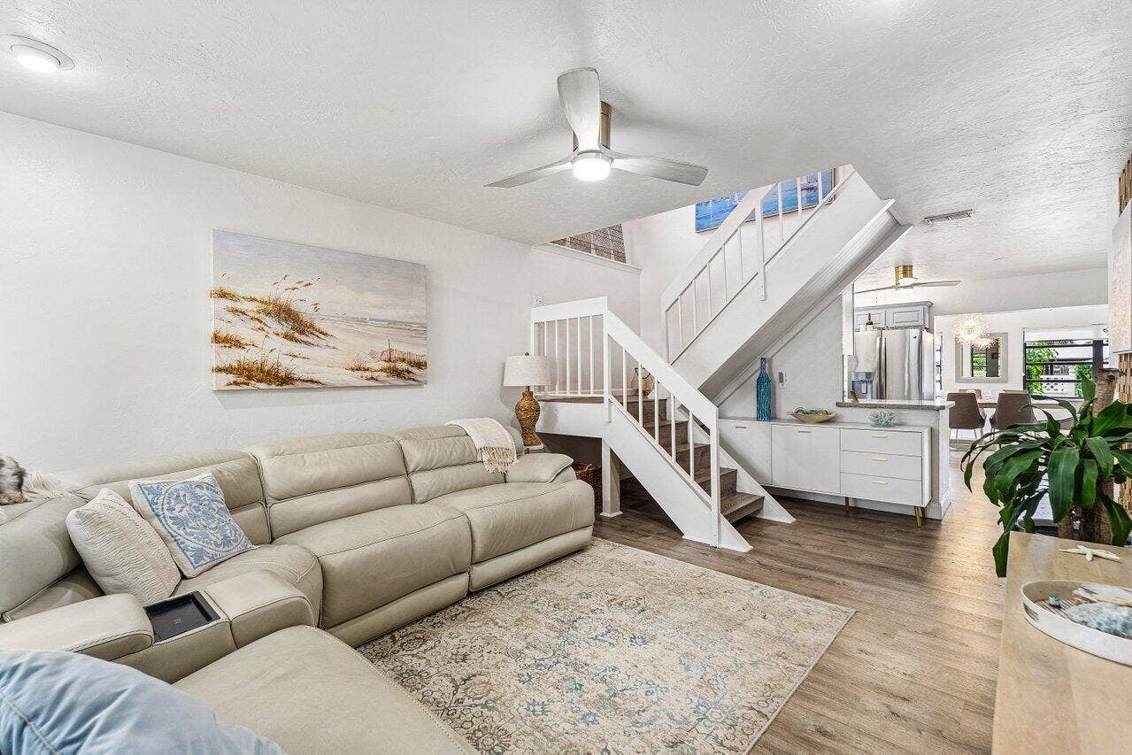 2101 N Palm Circle, North Palm Beach, FL 33408 Main Living Room
