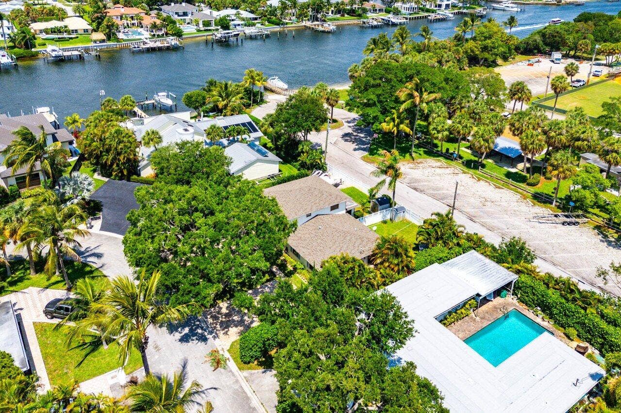 2101 N Palm Circle, North Palm Beach, FL 33408 Aerial