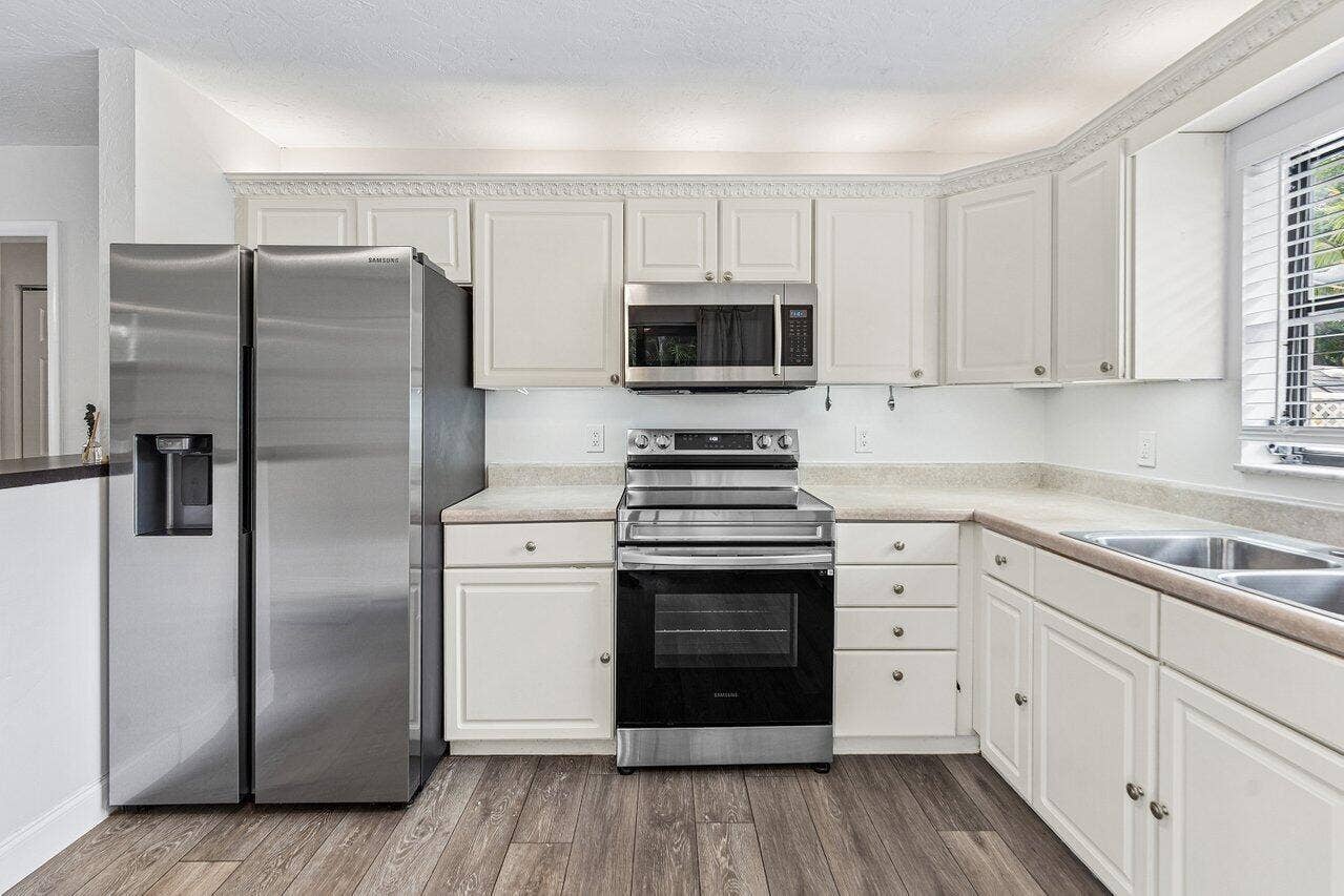2101 N Palm Circle, North Palm Beach, FL 33408 Secondary Kitchen