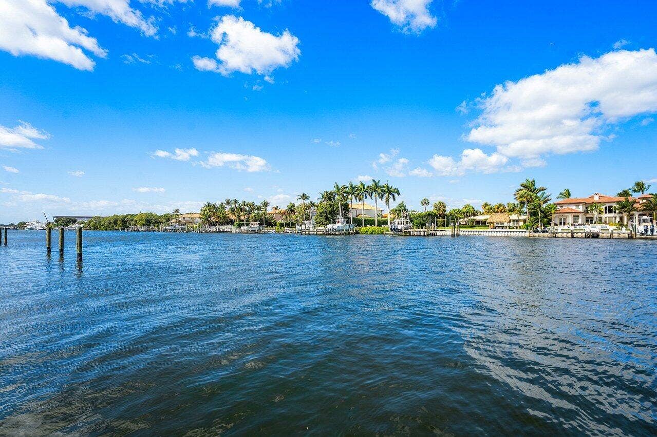 2101 N Palm Circle, North Palm Beach, FL 33408 Intracoastal