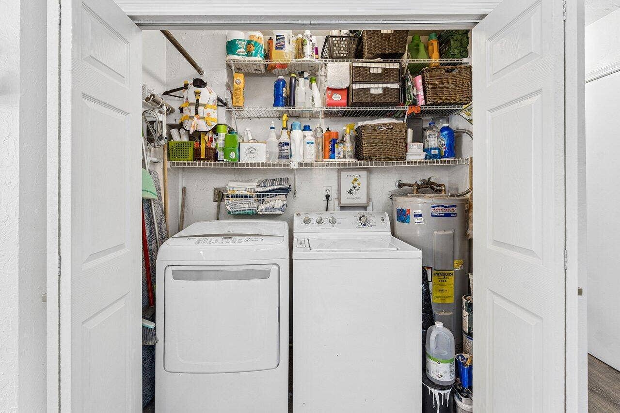 2101 N Palm Circle, North Palm Beach, FL 33408 Main Laundry