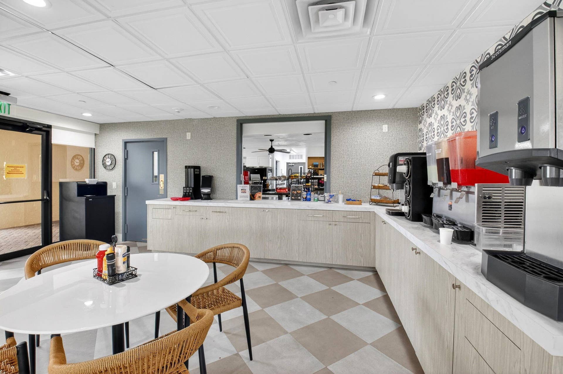 5021 Oakhill Lane, #114, Delray Beach, FL 33484 Cafe