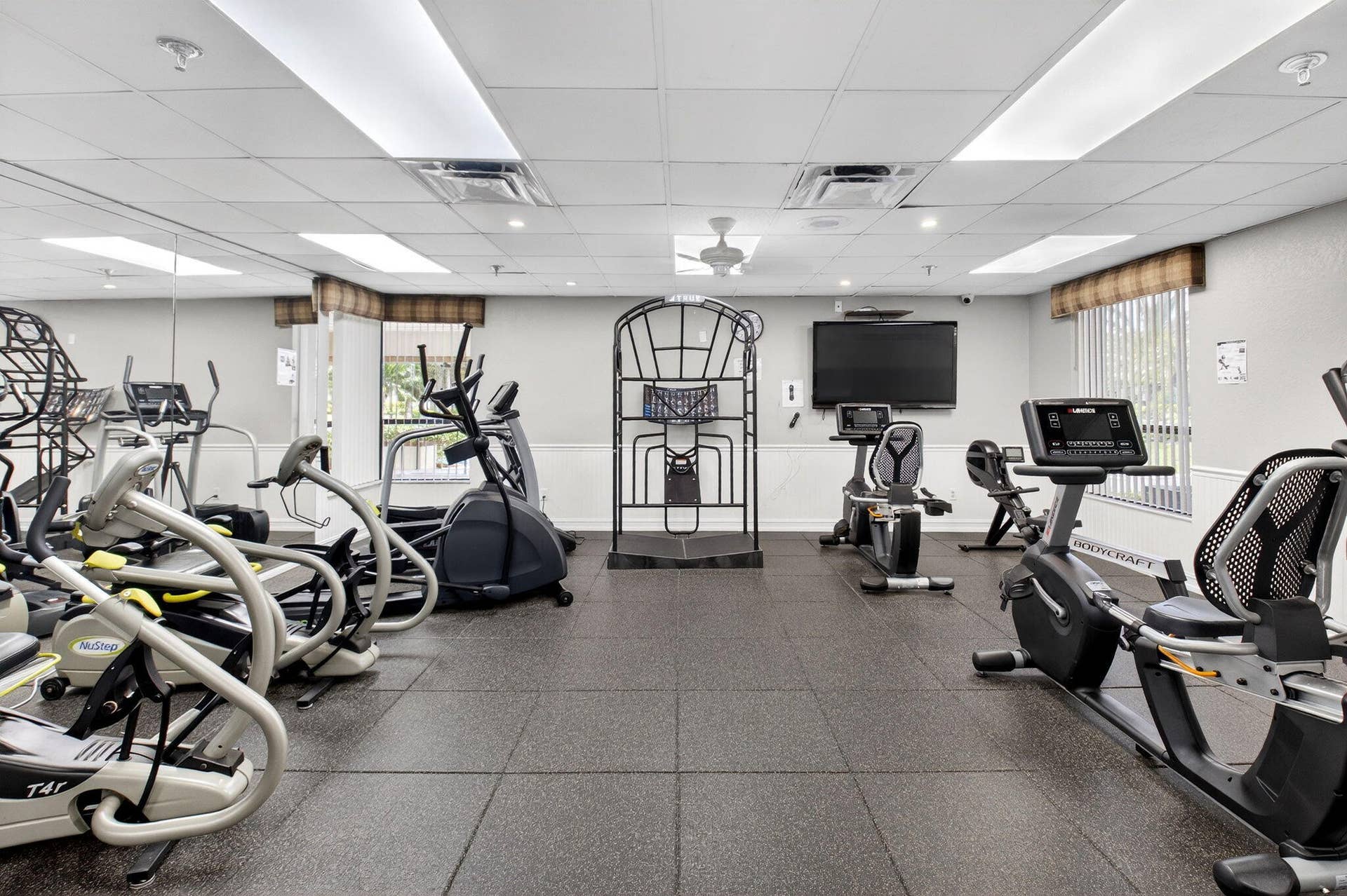 5021 Oakhill Lane, #114, Delray Beach, FL 33484 Fitness center