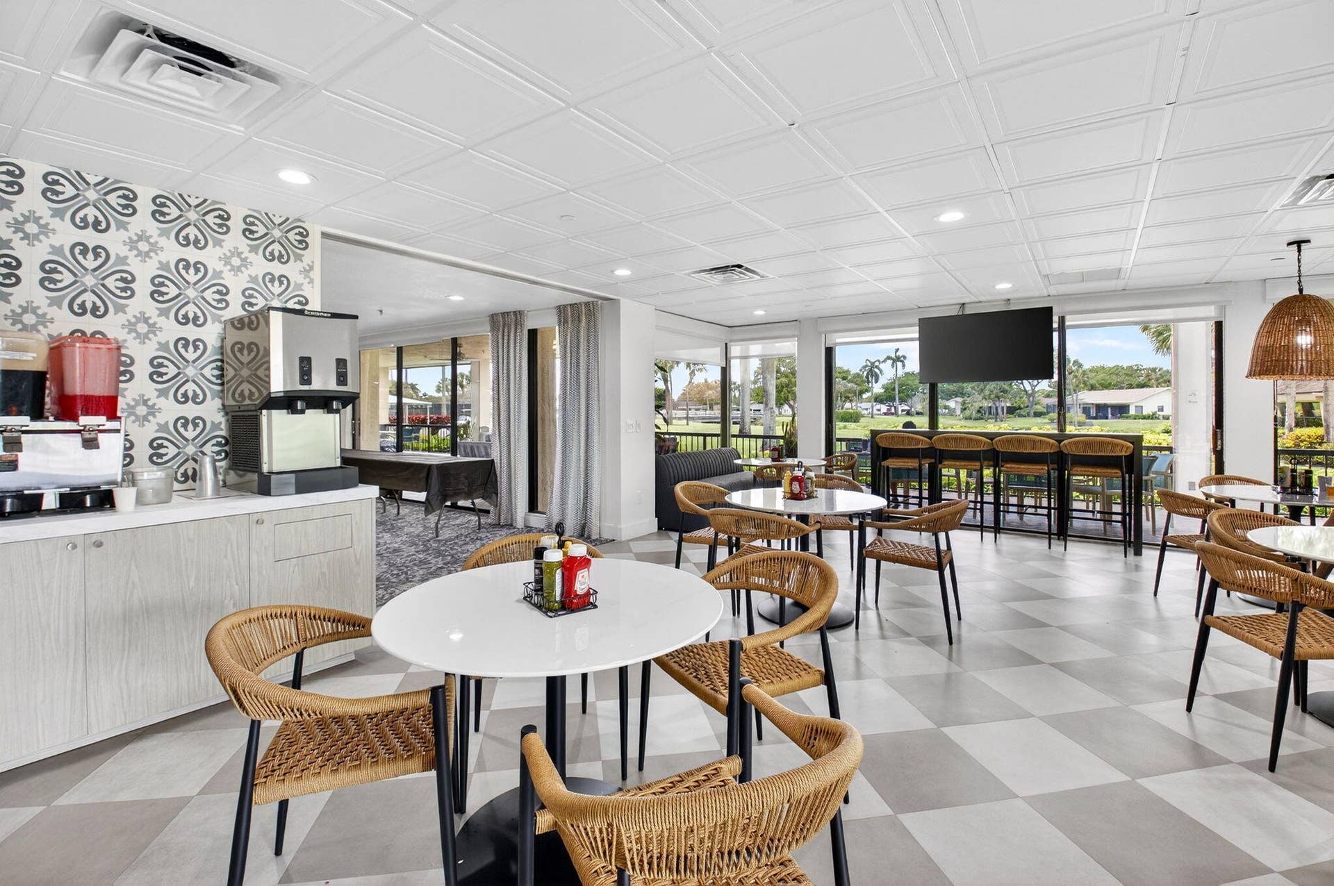 5021 Oakhill Lane, #114, Delray Beach, FL 33484 Cafe
