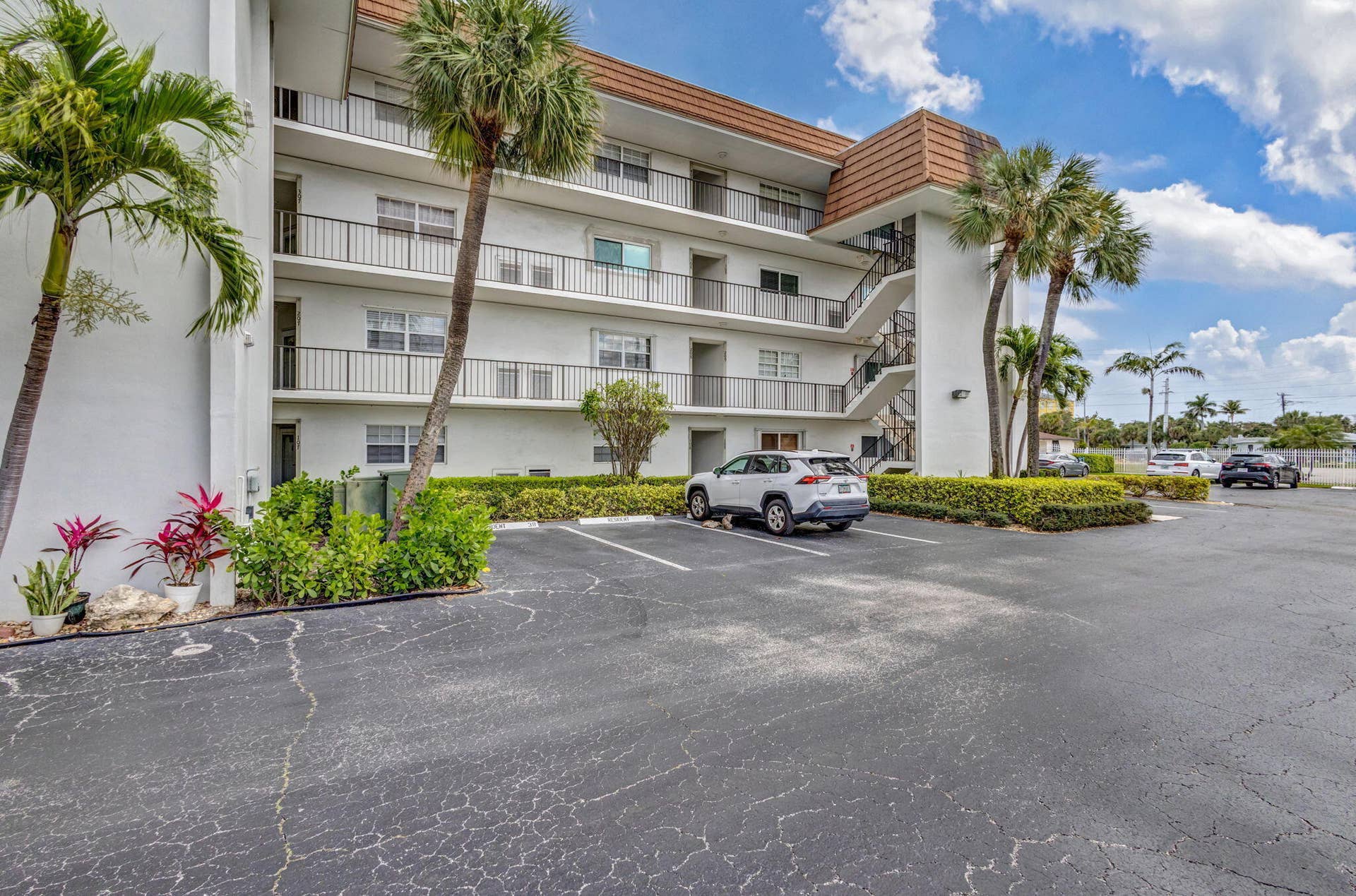 2936 Lake Shore Drive, #309, Riviera Beach, FL 33404 34-web-or-mls-5D1A0594JS