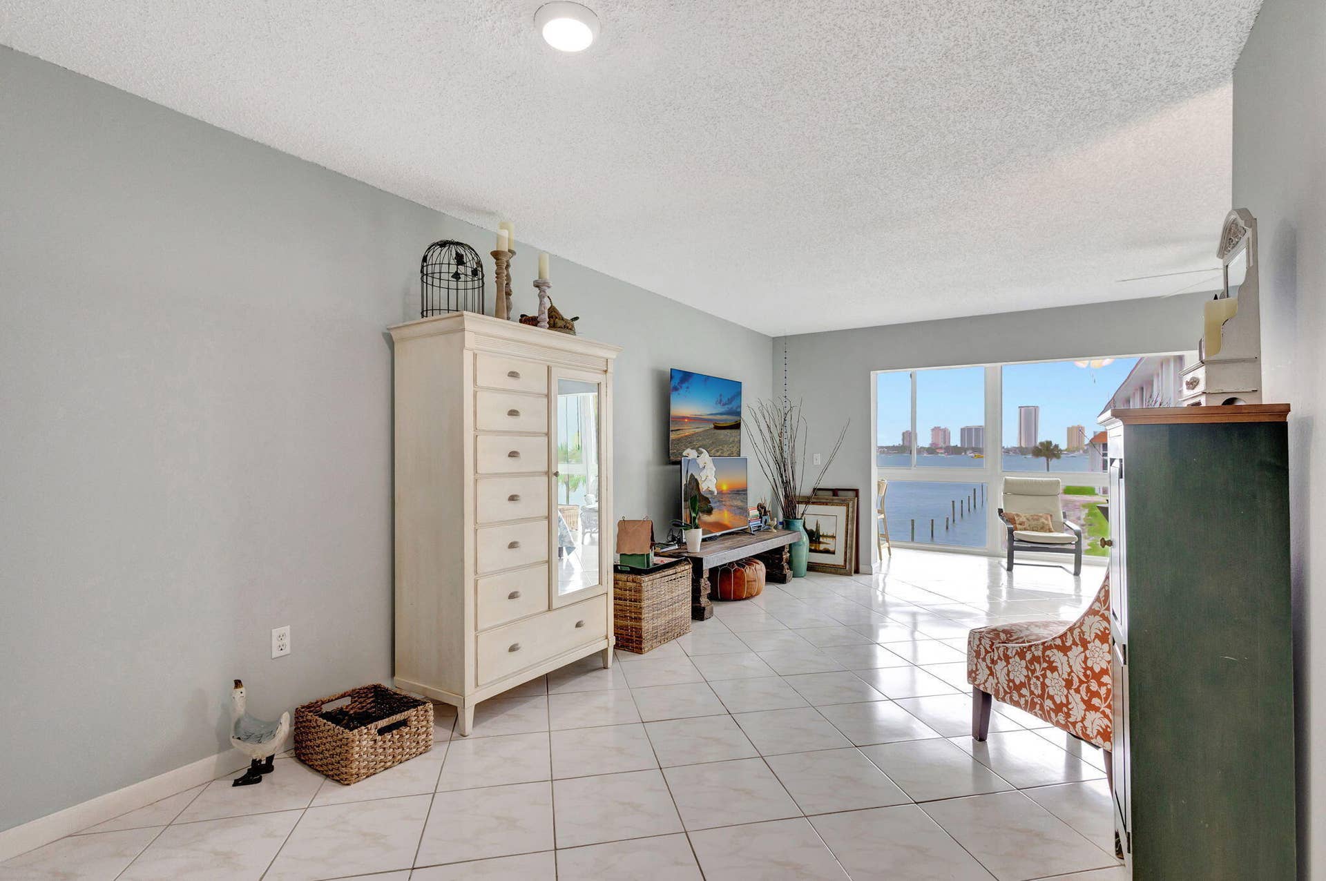 2936 Lake Shore Drive, #309, Riviera Beach, FL 33404 Front Entrance