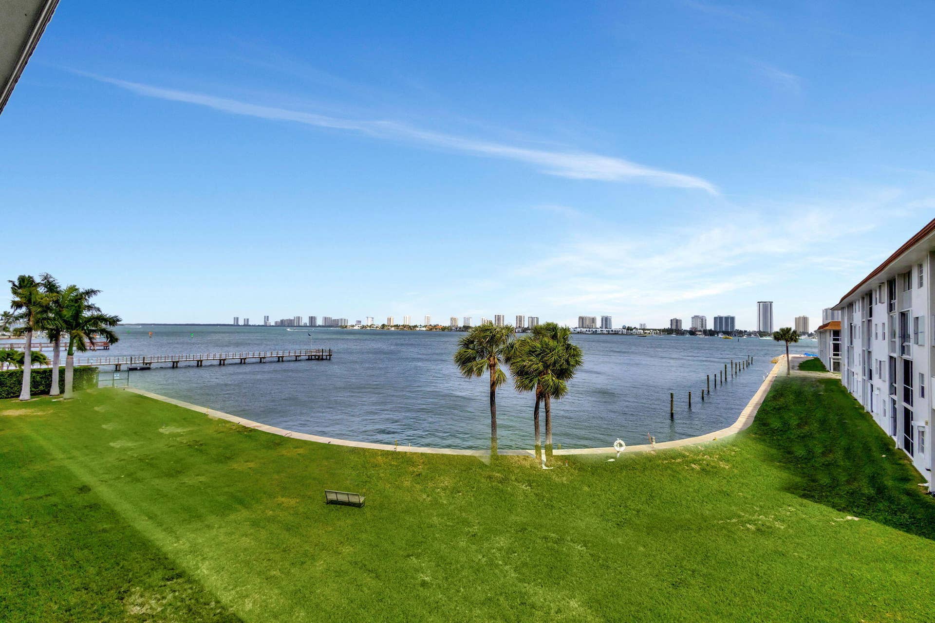 2936 Lake Shore Drive, #309, Riviera Beach, FL 33404 Intracoastal