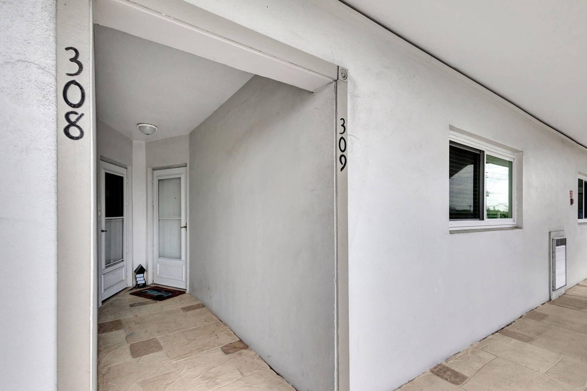 2936 Lake Shore Drive, #309, Riviera Beach, FL 33404 Entrance