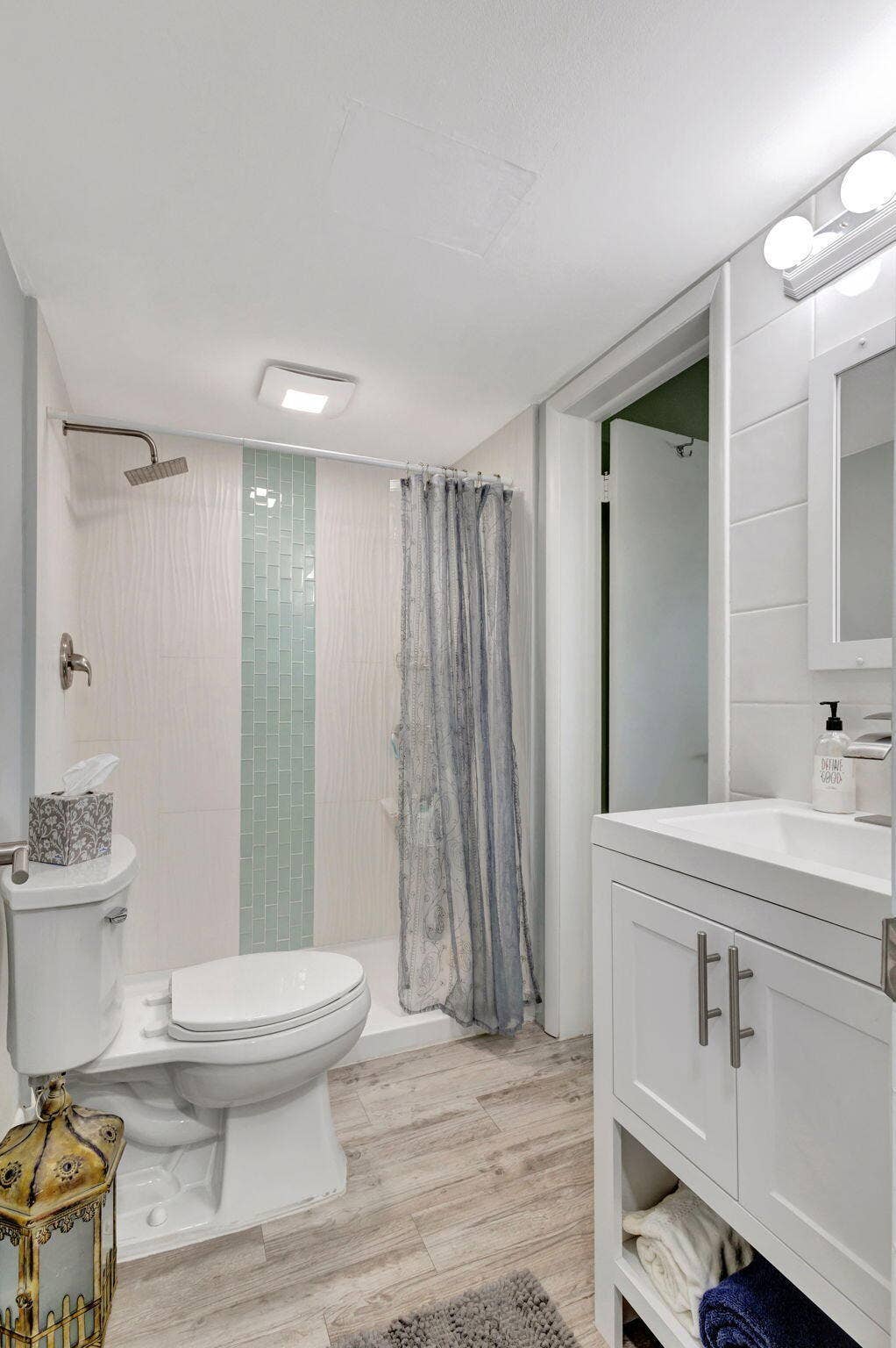 2936 Lake Shore Drive, #309, Riviera Beach, FL 33404 Bathroom