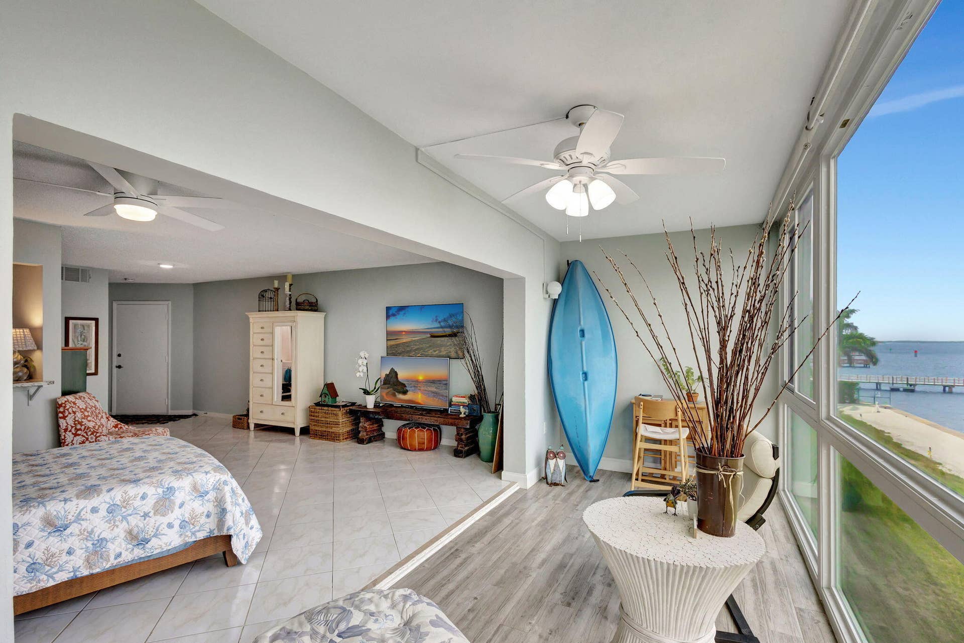 2936 Lake Shore Drive, #309, Riviera Beach, FL 33404 Living Room