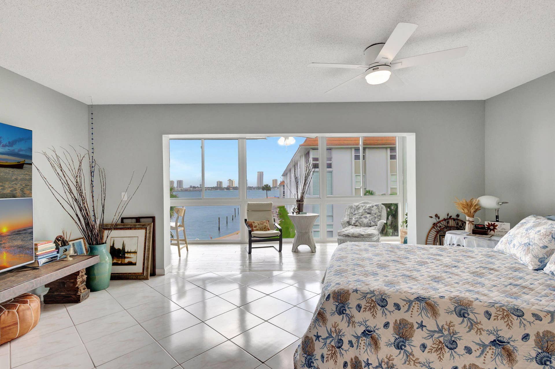 2936 Lake Shore Drive, #309, Riviera Beach, FL 33404 living Room