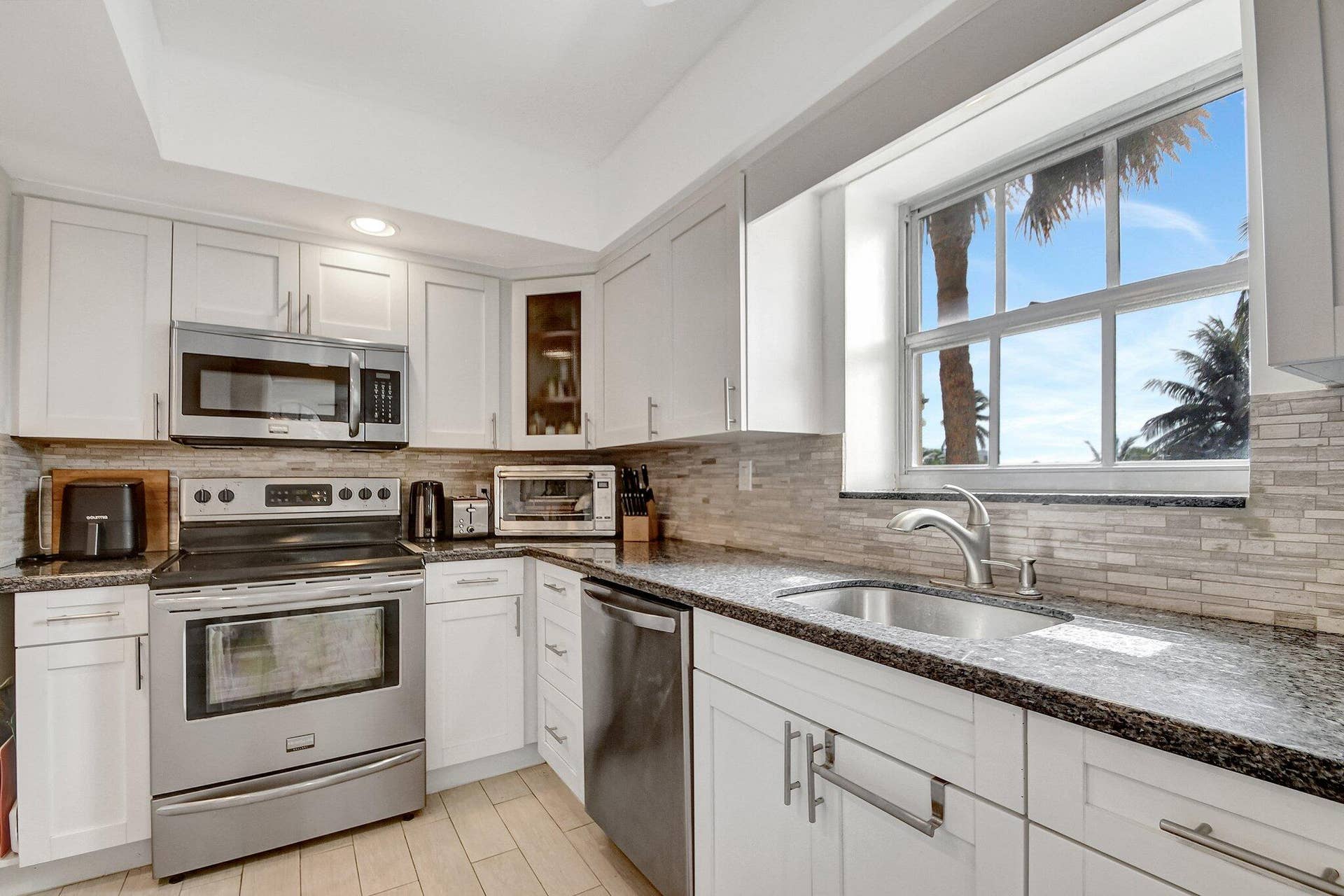 3475 S Ocean Boulevard, #116, Palm Beach, FL 33480 Kitchen