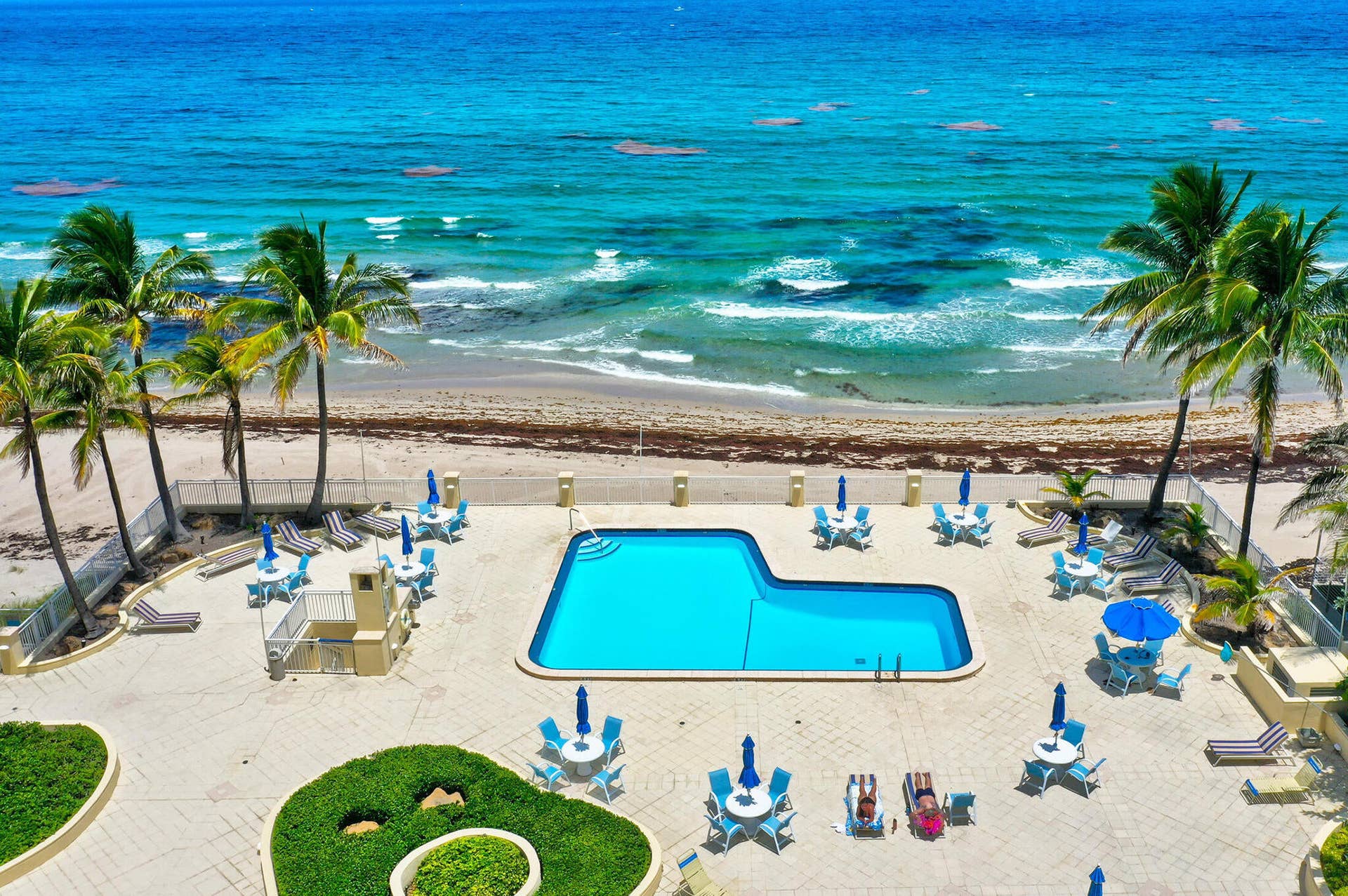 3475 S Ocean Boulevard, #116, Palm Beach, FL 33480 Sun Deck Pool and Ocean
