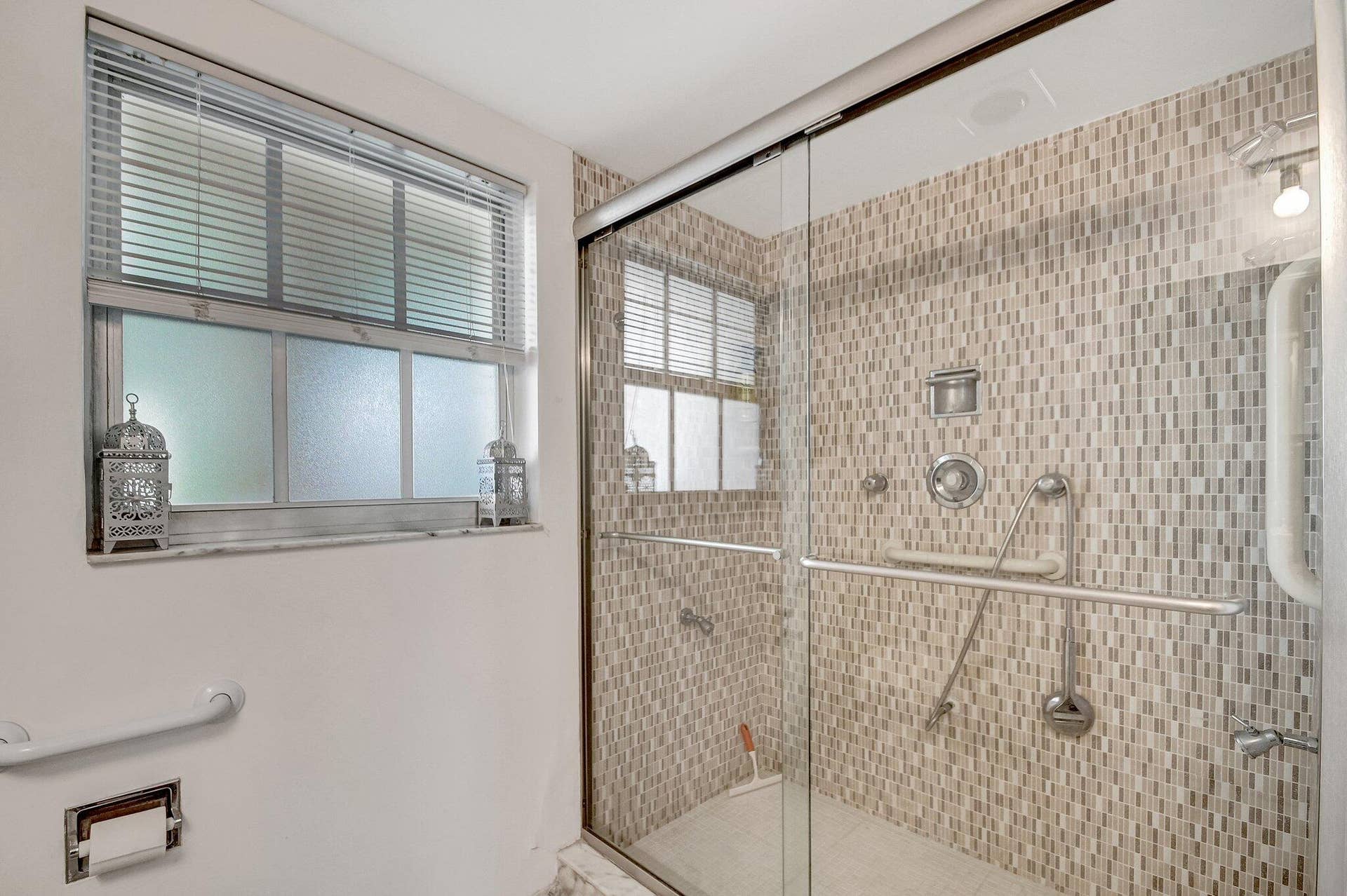 3475 S Ocean Boulevard, #116, Palm Beach, FL 33480 Second Bathroom with Shower