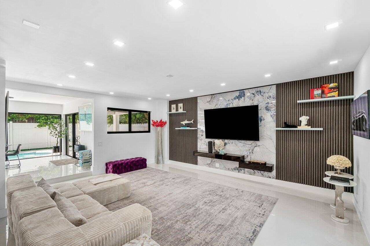 2724 North Ocean Blvd