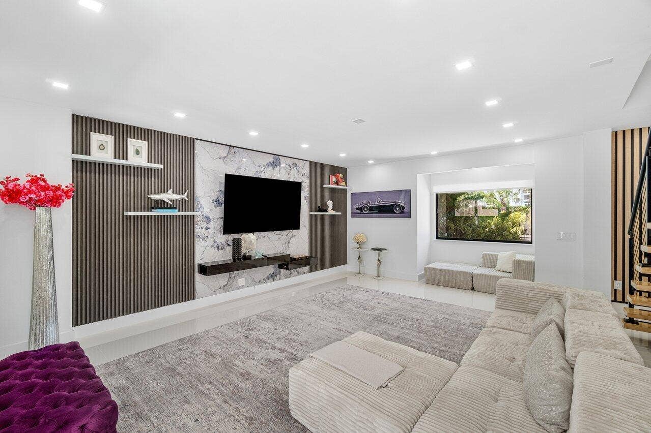2724 North Ocean Blvd