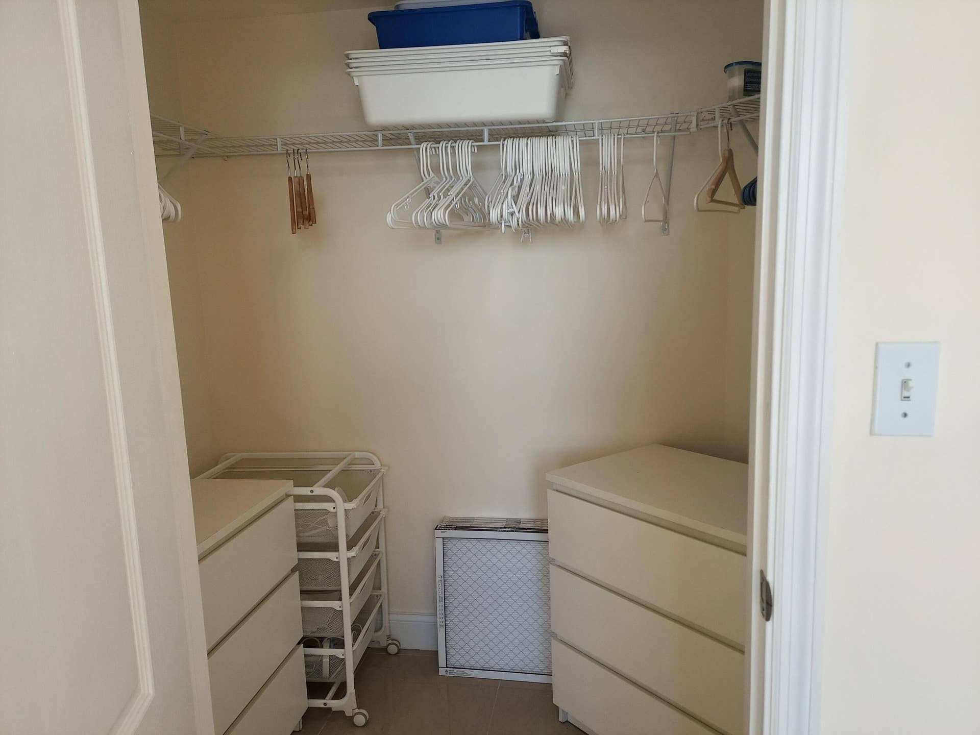 MASTER BEDROOM WALK-IN CLOSET