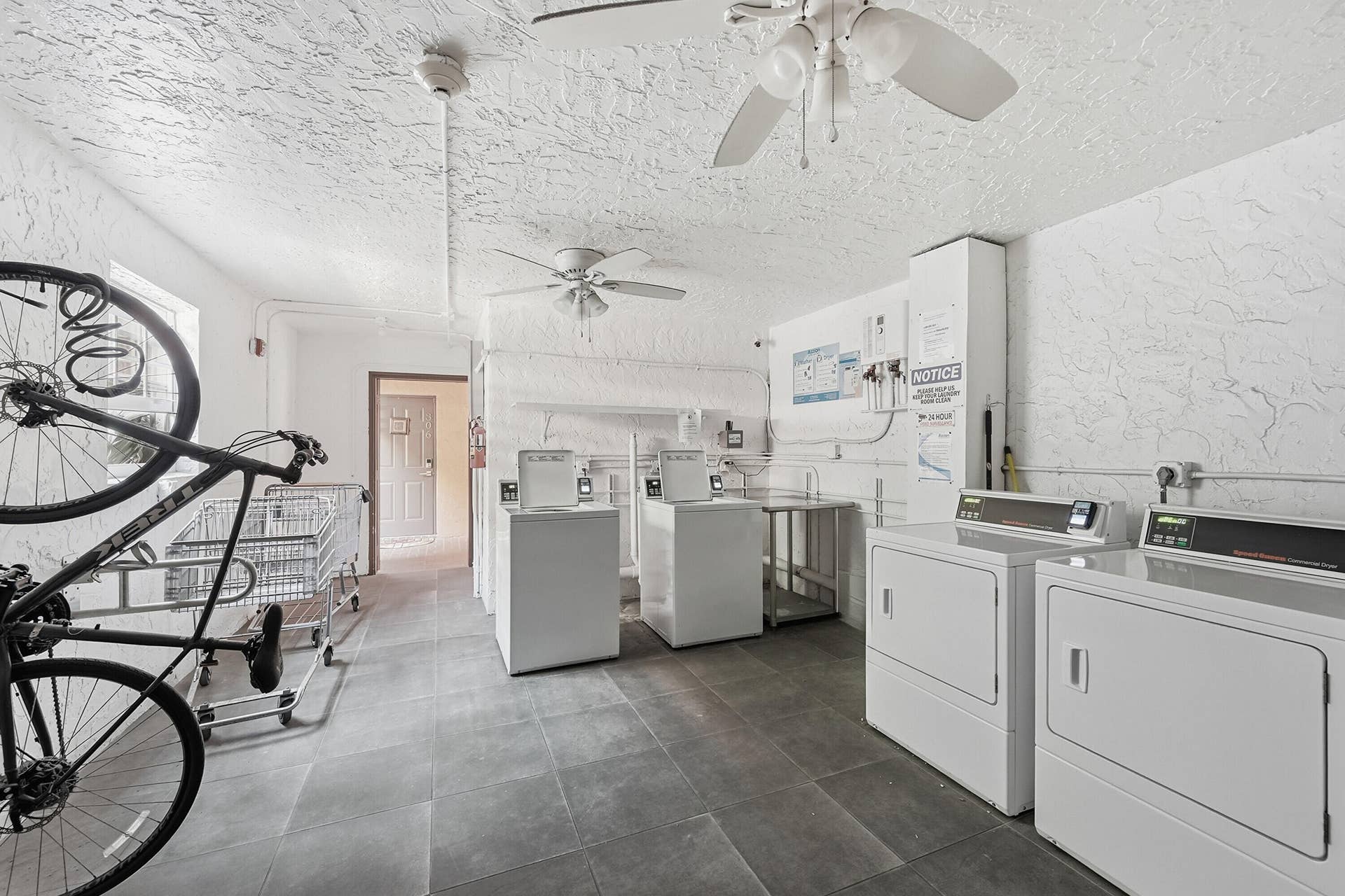 670 Tennis Club Drive, #303, Fort Lauderdale, FL 33311 Laundry Room