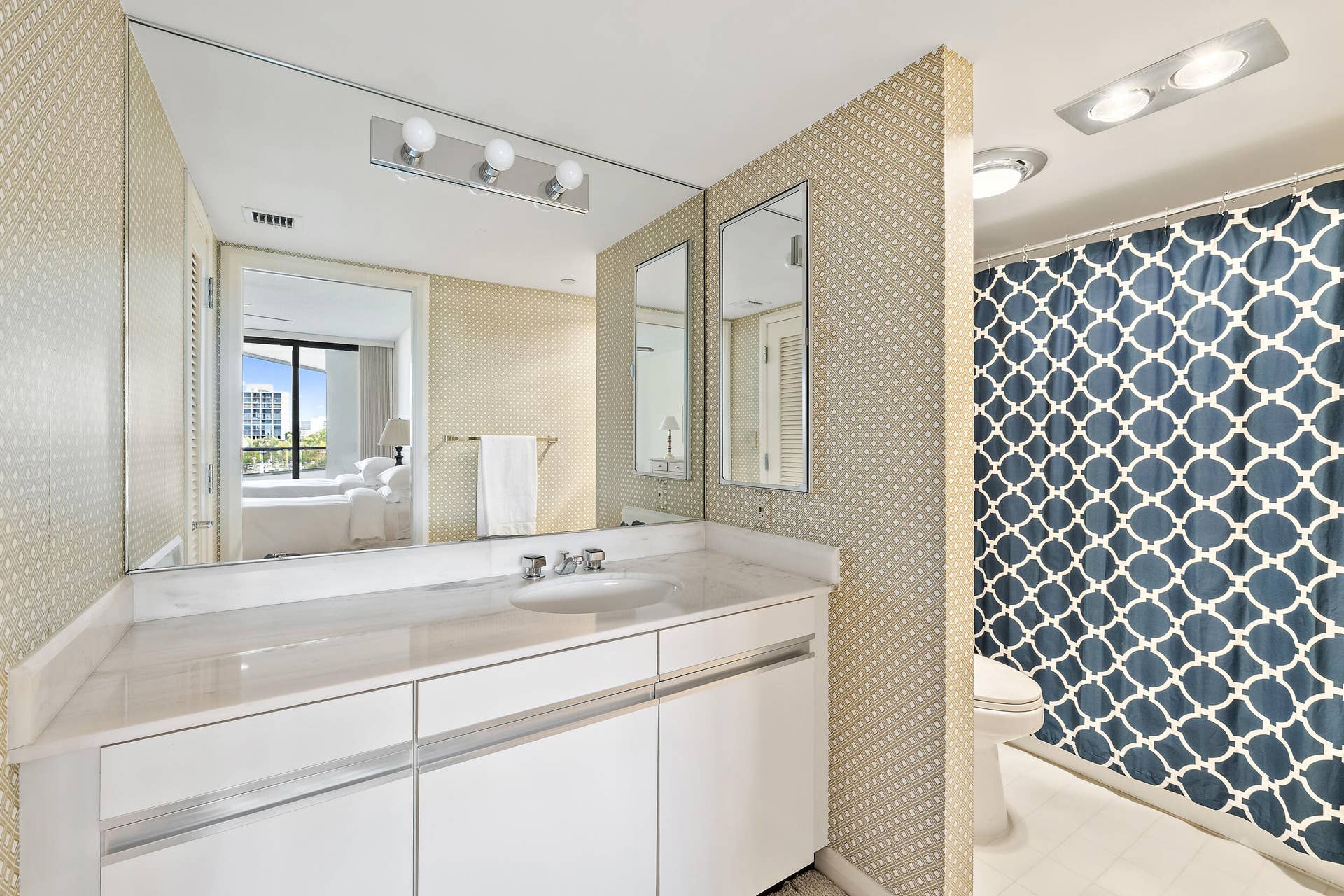 100 Lakeshore Drive, #354, North Palm Beach, FL 33408 Guest Bath