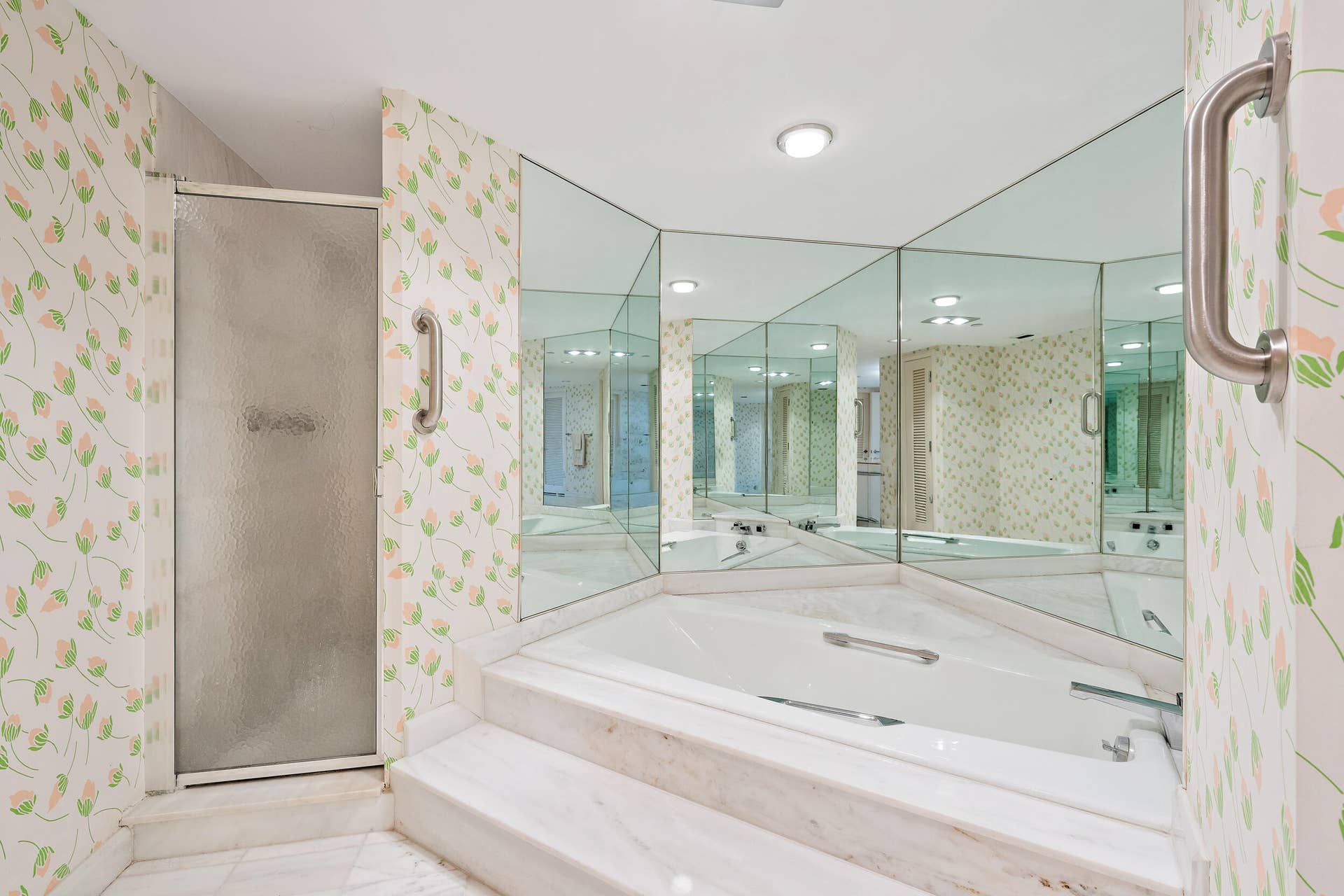 100 Lakeshore Drive, #354, North Palm Beach, FL 33408 Primary Bath