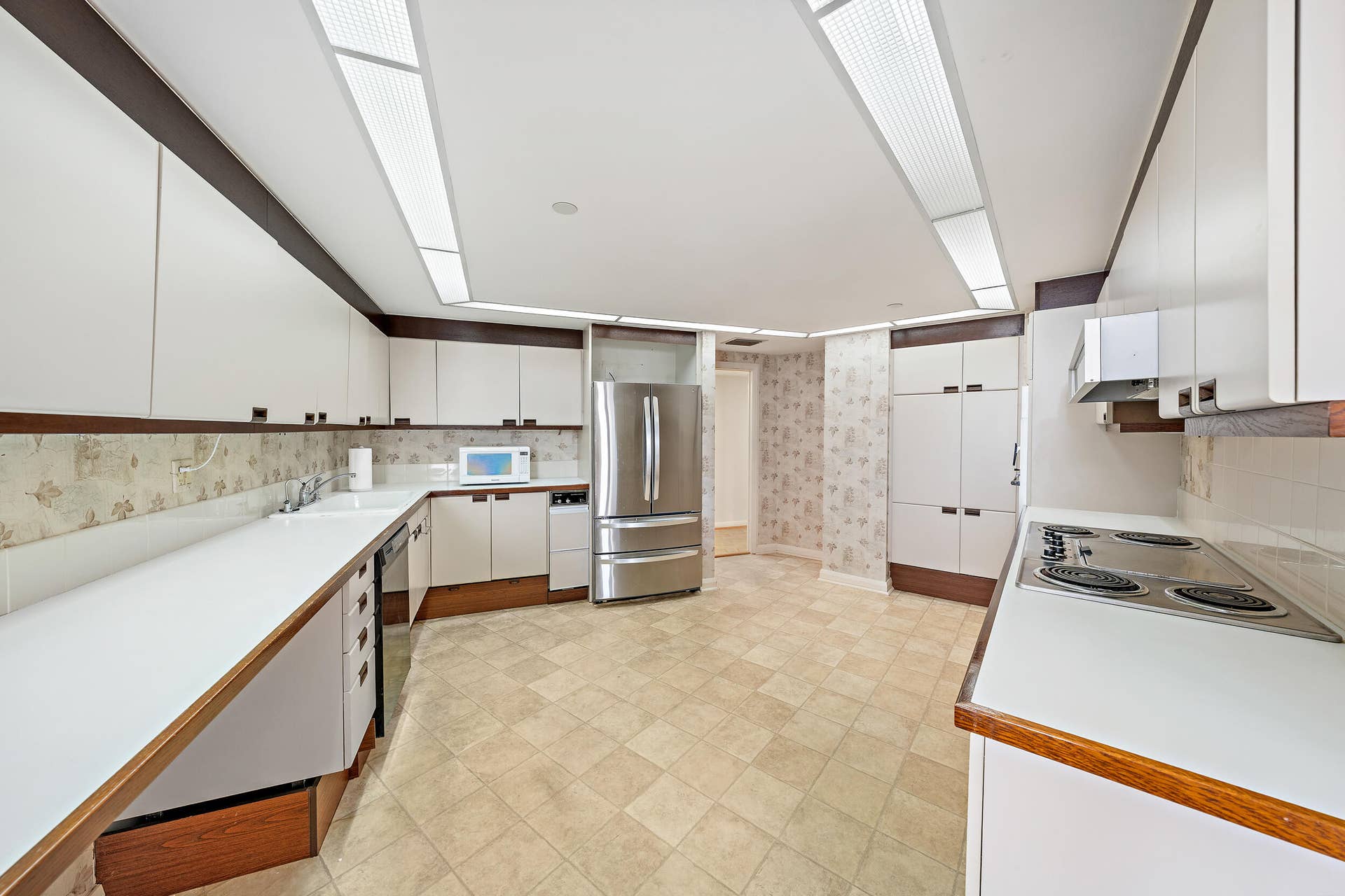 100 Lakeshore Drive, #354, North Palm Beach, FL 33408 Kitchen