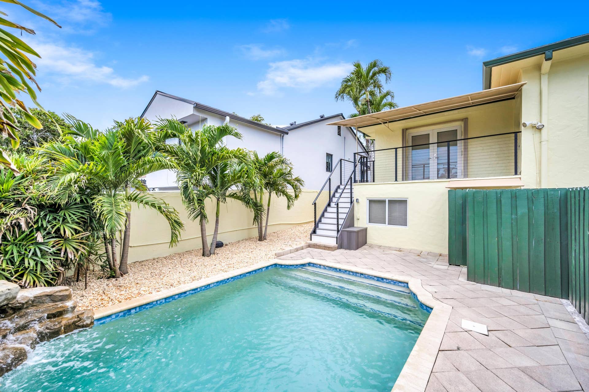 606 VICTORIA PARK RD-3