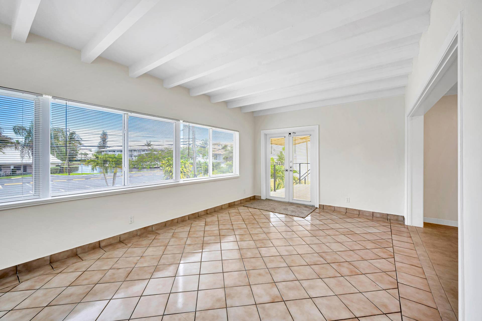 606 VICTORIA PARK RD-4