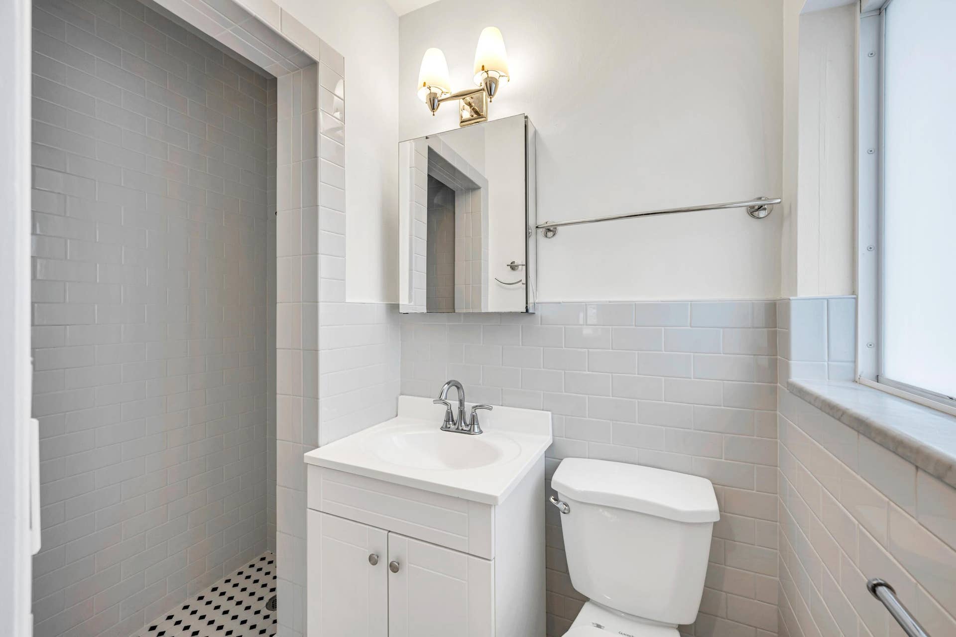 606 VICTORIA PARK RD-16