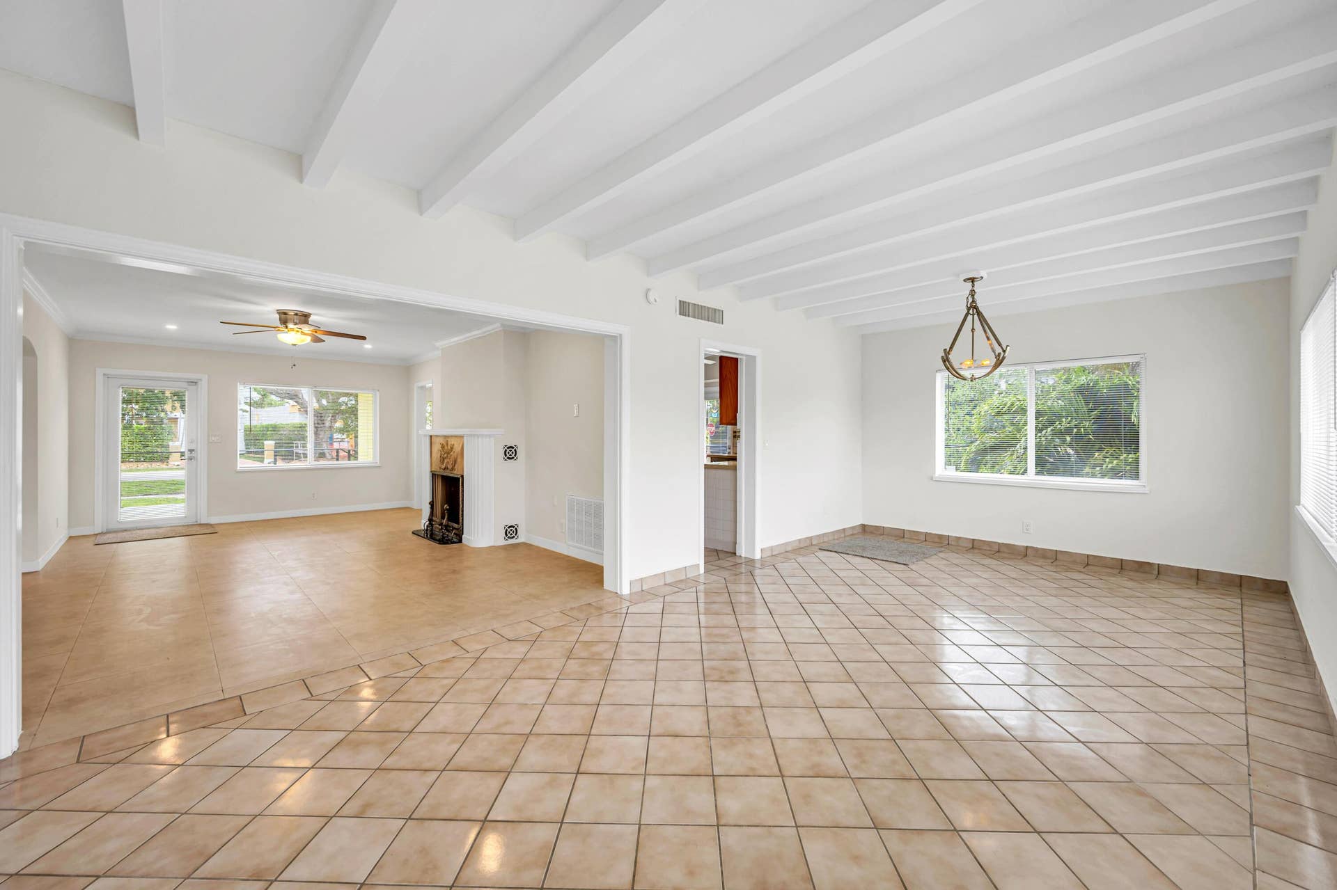 606 VICTORIA PARK RD-6