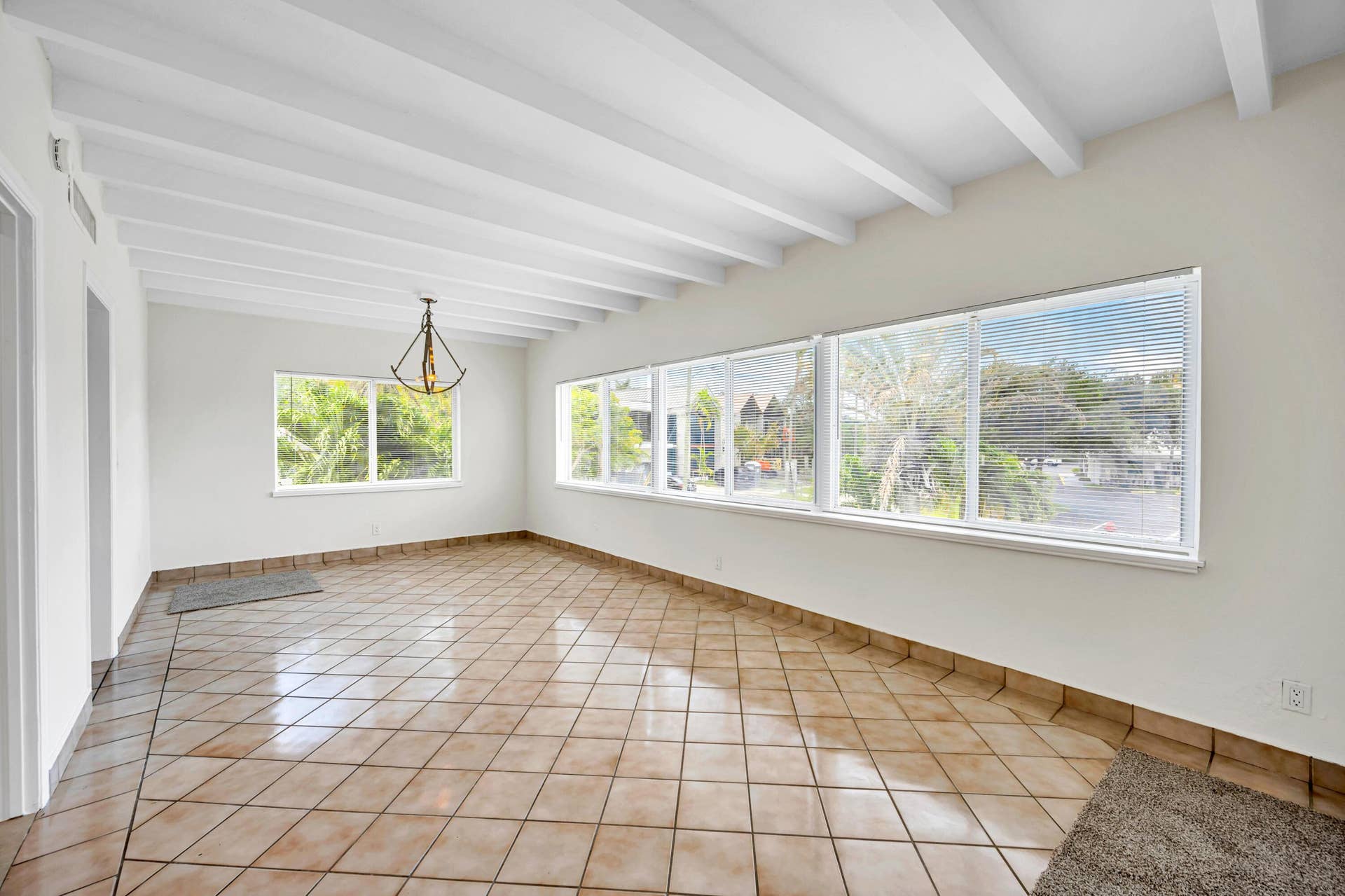 606 VICTORIA PARK RD-5