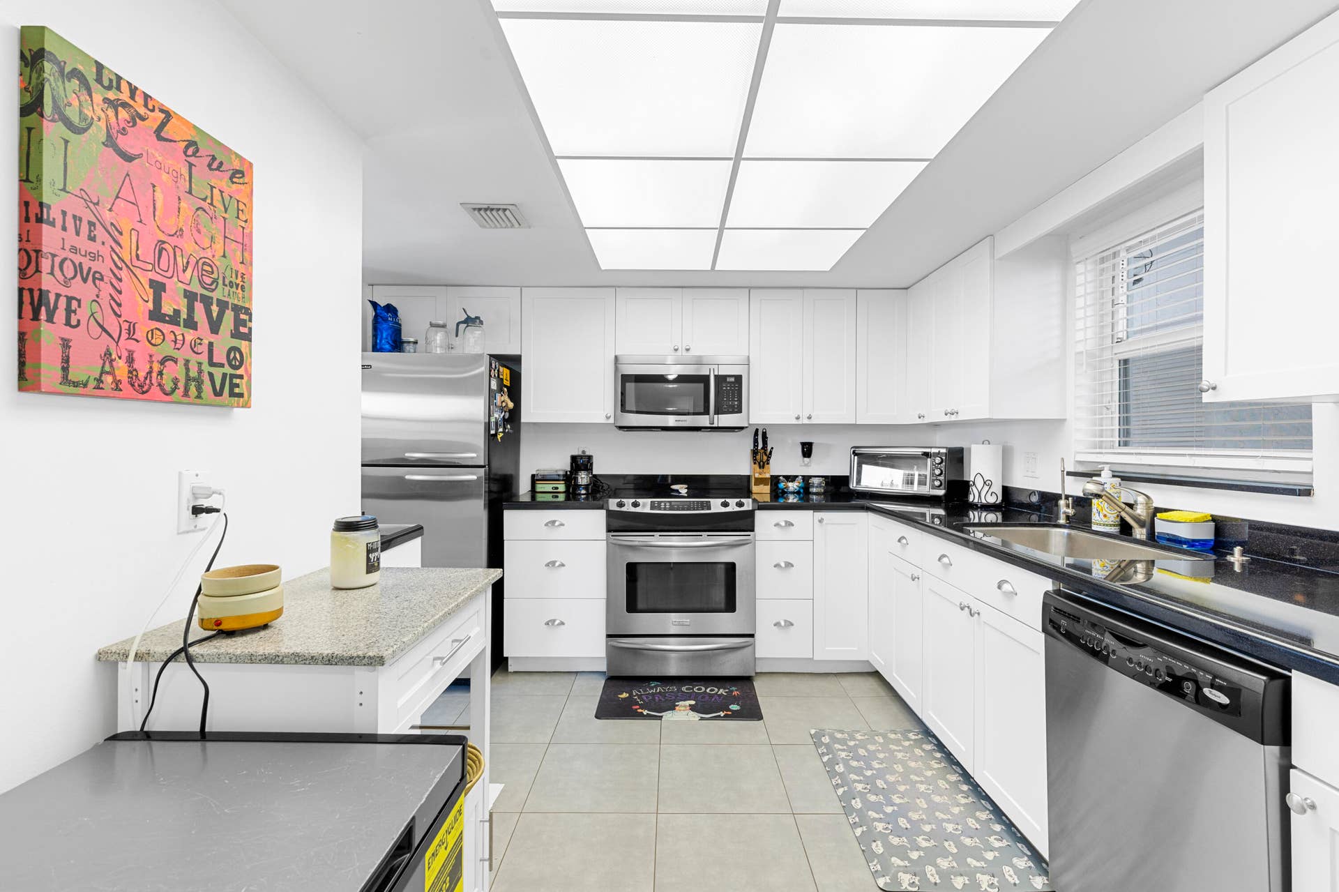 1212 SE 2nd Court, #303, Fort Lauderdale, FL 33301 Updated Kitchen with stainless appliances