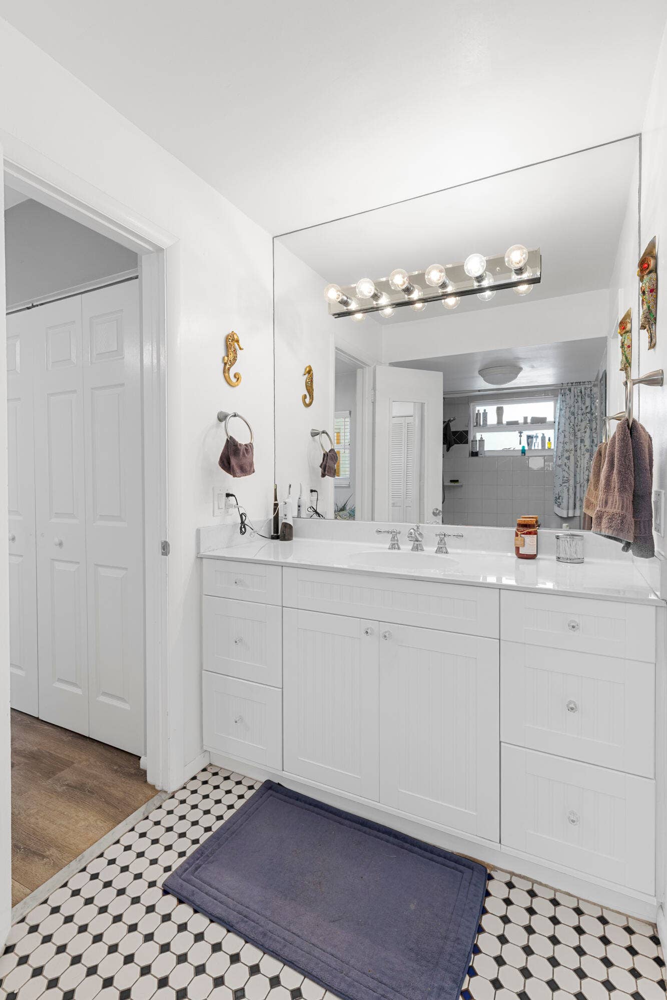 1212 SE 2nd Court, #303, Fort Lauderdale, FL 33301 Full en-suite bathroom