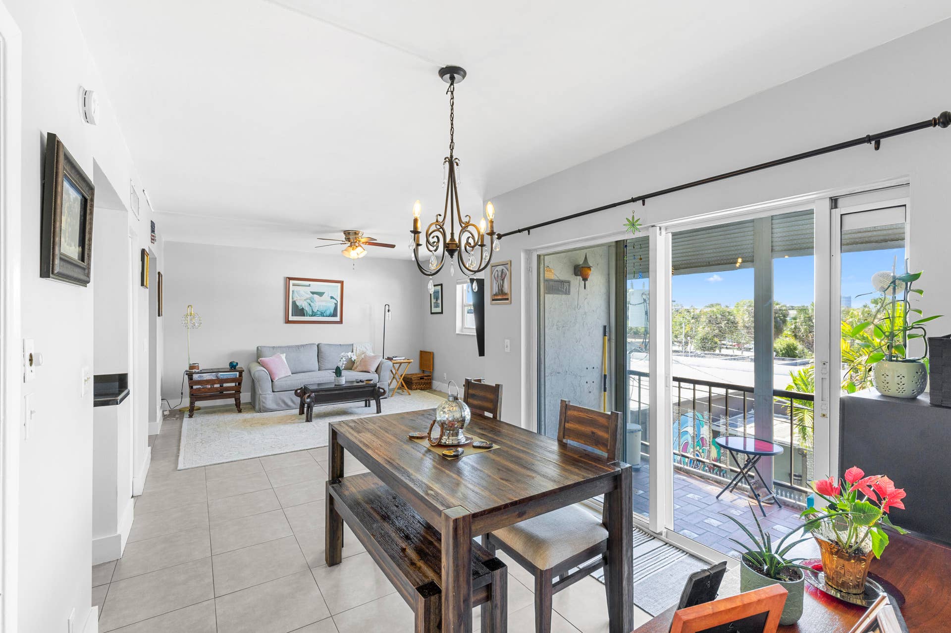 1212 SE 2nd Court, #303, Fort Lauderdale, FL 33301 Spacious Living room and Dining room opening to patio