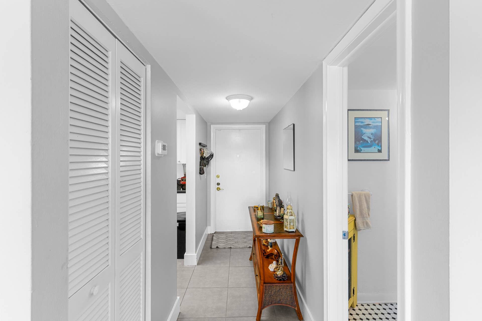 1212 SE 2nd Court, #303, Fort Lauderdale, FL 33301 Entrance hall