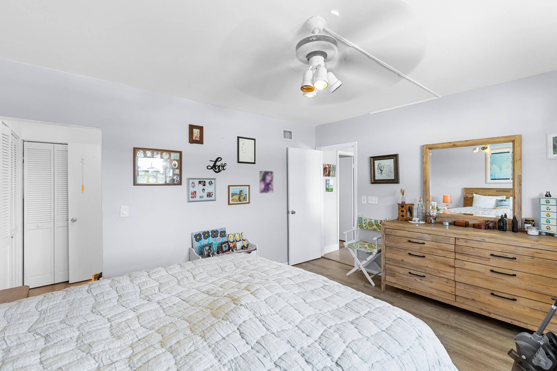 1212 SE 2nd Court, #303, Fort Lauderdale, FL 33301 Spacious Master bedroom suite with en suite bath, built in closets and walk in closet area