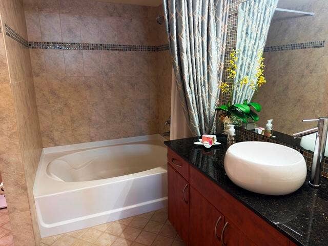 2560 S Ocean Boulevard, #603, Palm Beach, Palm Beach, FL 33480 Primary Bathroom