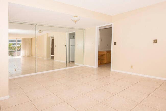 3575 S Ocean Boulevard, #408, South Palm Beach, South Palm Beach, FL 33480 Dining Area