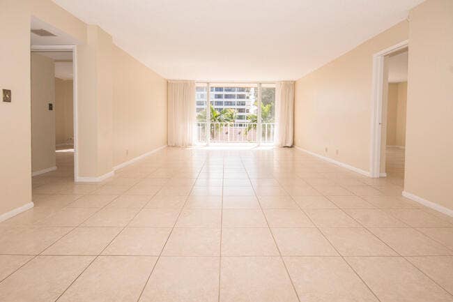 3575 S Ocean Boulevard, #408, South Palm Beach, South Palm Beach, FL 33480 Living area